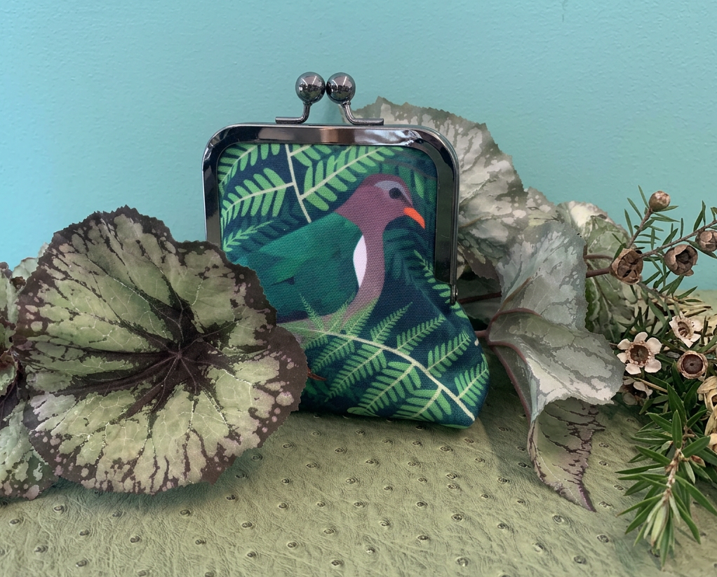 kisslock coin purse featuring an emerald ground dove