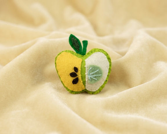 Granny Smith apple felt brooch